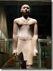 A quartzite statue from Karnak in Aswan's Nubian Museum. It shows Horemakhet, son of Shabaka (25th dunasty) and High Priest of Amun in Thebes during the reign of his father and two of his sucessors. Though the form is purely Egyptian, the facial features are more tyically Kushite.