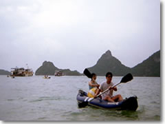 Paddling ashore in the Ang Thong Marine Park