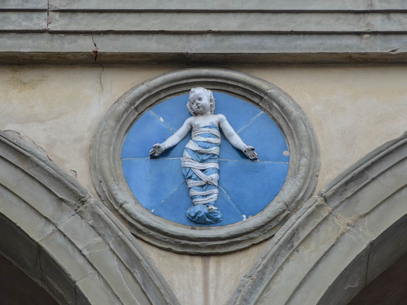 A Luca della Robbia terracotta tondo on the Sepdale degli Innocenti, Florence. (Photo by Richard Mortel)