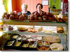 Tired of pub grub? Little bakeries and shops like the friendly Chedean Café, in the Ring of Kerry beach resort of Waterville can serve up a pot of tea ($1.50) along with sandwiches and quiches ($3.75), plus the craggiest scones this side of an afternoon tea.