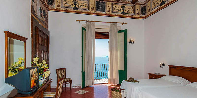 Room in the Hotel California with a view, Positano. (Photo by Hotel California)