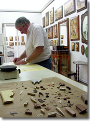 A Stinga at work in his studio.