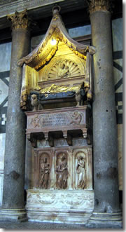 The tomb of Antipope John XXIII, by Donatello and Michelozzo, in Florence's Baptistery
