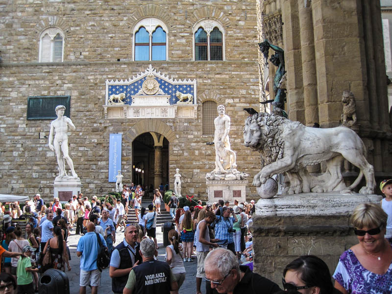 Some of Piazza della Signoria's statues on the Loggia dei Lanzi and in front of the Palazzo Vecchio in Florence. (Photo by Arnaud 25)