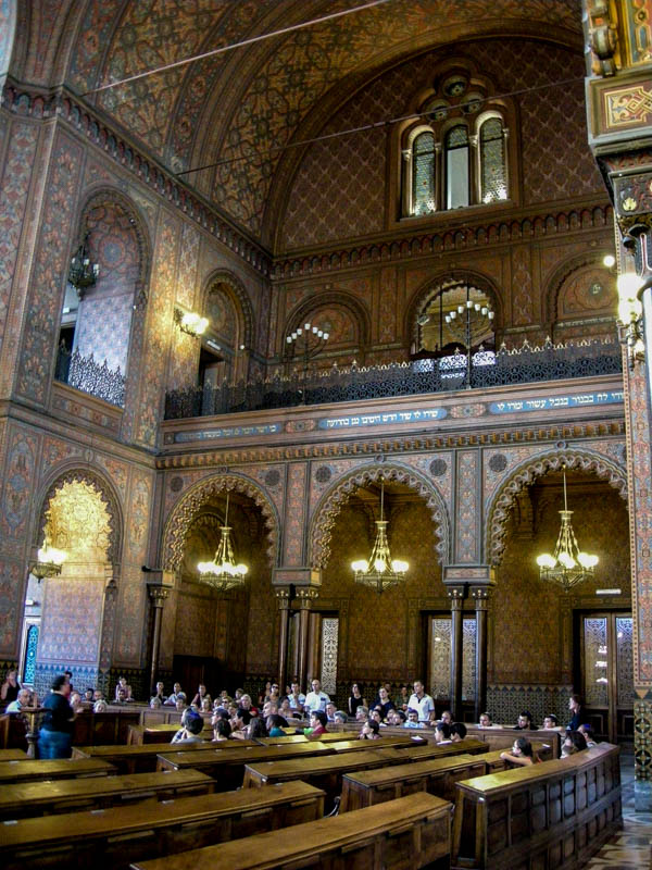 The interior of the Sinagoga (Synagogue) and Jewish Museum of Florence. (Photo by Sailko)