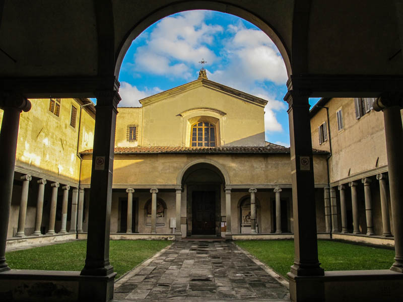Giuliano da Sangallo's cloister in the church of Santa Maria Maddalena dei Pazzi, Florence. (Photo by Sailko)